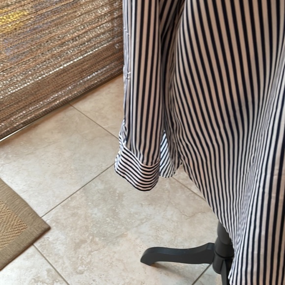 Ralph Lauren top blue/white strip XL perfect with jeans or white dress pant - Picture 3 of 6